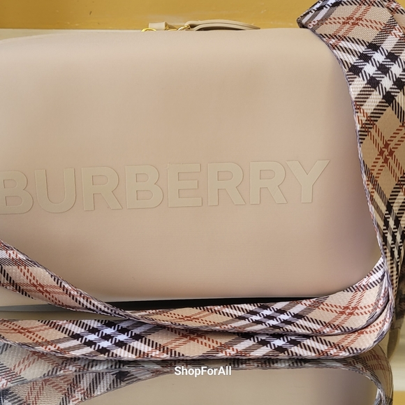 Burberry - Picture 8 of 16